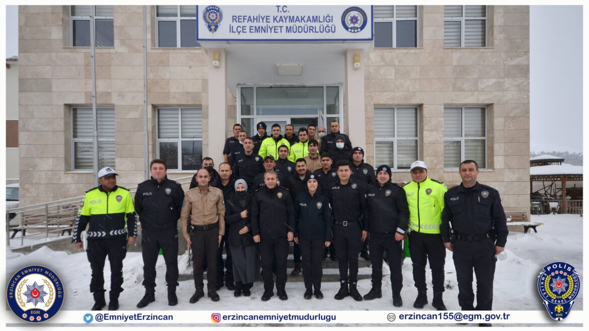 Emniyet Müdürümüz Sayın Kenan Kurt, Refahiye İlçe Emniyet Müdürlüğümüzde görev yapan personelimizi denetleyerek, faaliyet ve çalışmalar ile ilgili bilgi aldı.