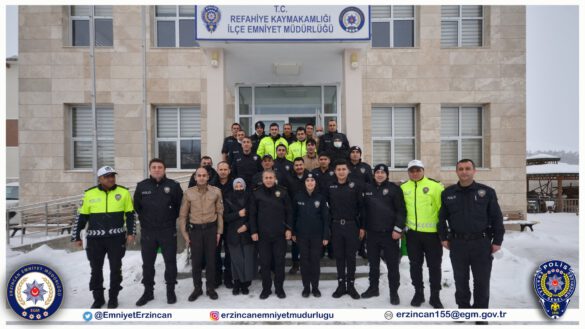 Emniyet Müdürümüz Sayın Kenan Kurt, Refahiye İlçe Emniyet Müdürlüğümüzde görev yapan personelimizi denetleyerek, faaliyet ve çalışmalar ile ilgili bilgi aldı.