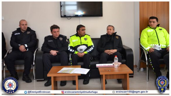 Emniyet Müdürümüz Sayın Kenan Kurt, Refahiye İlçe Emniyet Müdürlüğümüzde görev yapan personelimizi denetleyerek, faaliyet ve çalışmalar ile ilgili bilgi aldı.