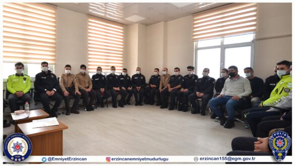 Emniyet Müdürümüz Sayın Kenan Kurt, Refahiye İlçe Emniyet Müdürlüğümüzde görev yapan personelimizi denetleyerek, faaliyet ve çalışmalar ile ilgili bilgi aldı.